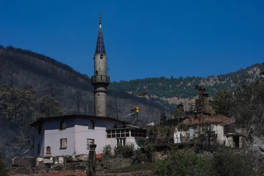 Yangın hayalet köye çevirdi 