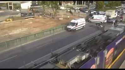 İstanbul’da karşıya geçmek isteyen yayaya tramvay çarptı