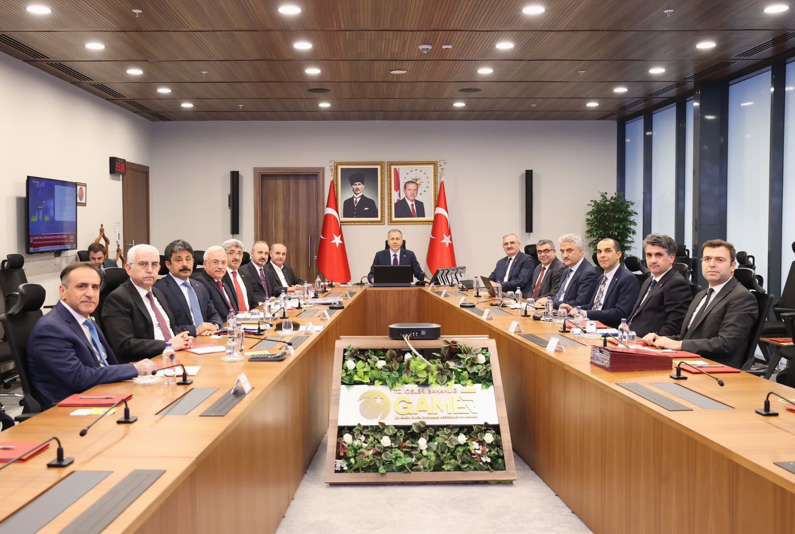 Sahipsiz sokak hayvanları: Bakan Yerlikaya 51 ilin valisiyle video konferans gerçekleştirdi