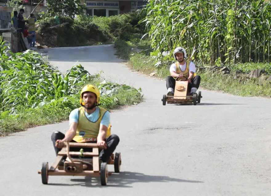 Rize'de tahta arabalar "Laz Ralli"de yarıştı 6 Rize'de tahta arabalar "Laz Ralli"de yarıştı 6