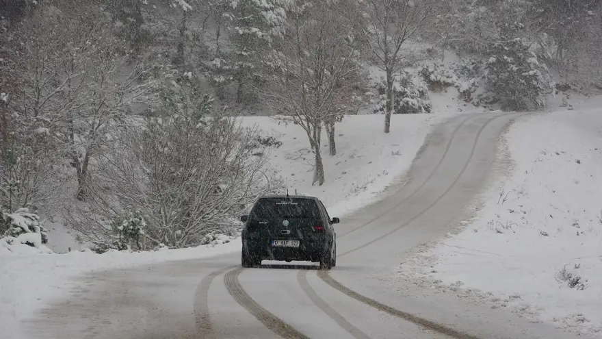 Yurtta kar yağışı (İzmir'in yüksek kesimlerinde kar yağışı etkili oldu) 18