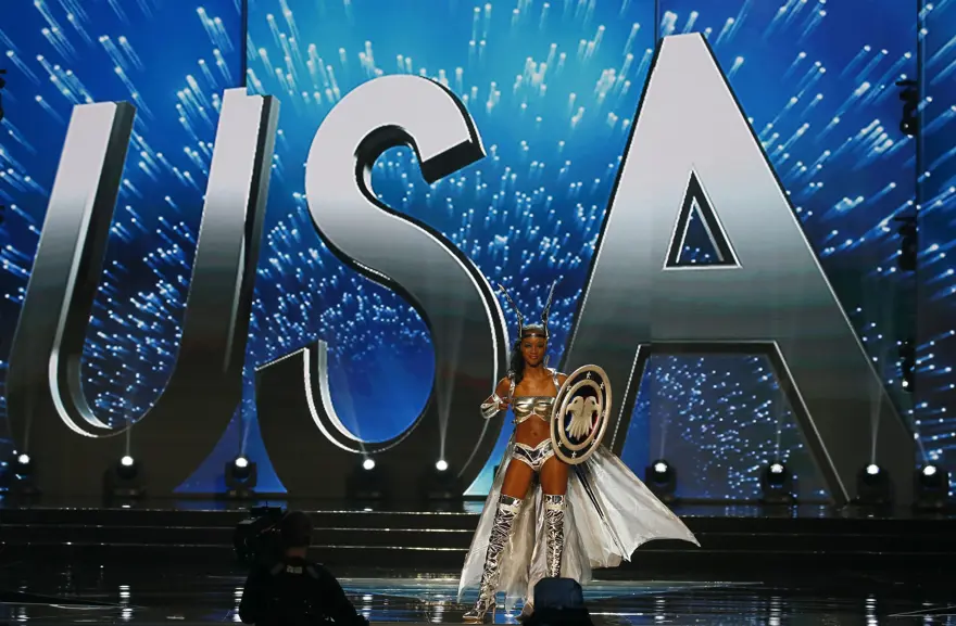 Miss Universe yarışmasında kıyafetler de yarışıyor 22