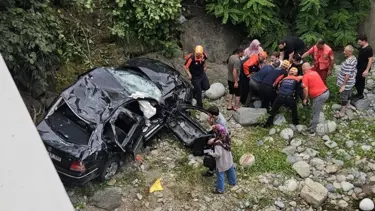 İki otomobilin çarpışması sonucu 1 kişi öldü, 8 kişi yaralandı