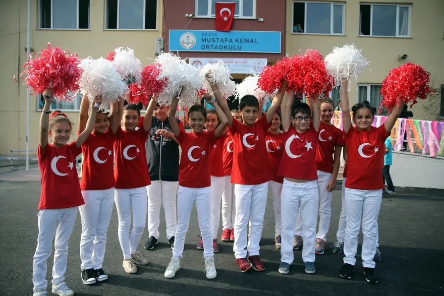 Okullar açıldı (18 milyon öğrenci ders başı yaptı) 22