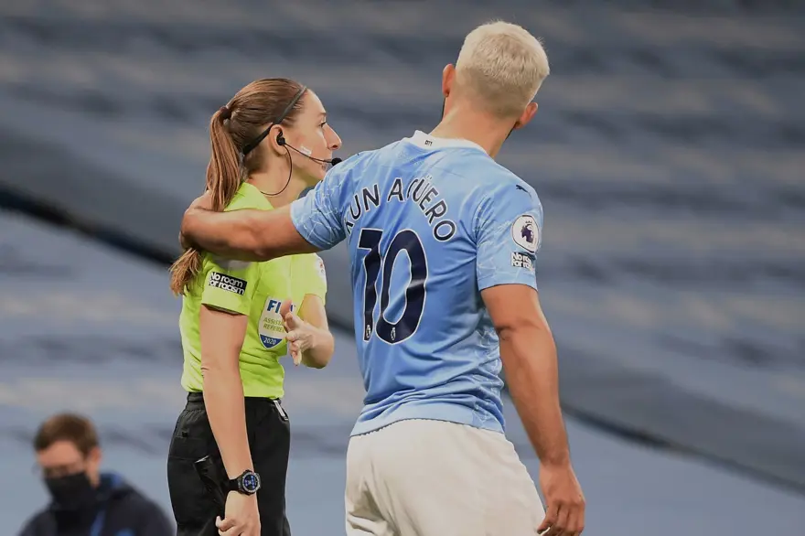 Sergio Agüero'nun kadın hakeme el hareketine büyük tepki 2 Sergio Agüero'nun kadın hakeme el hareketine büyük tepki 2