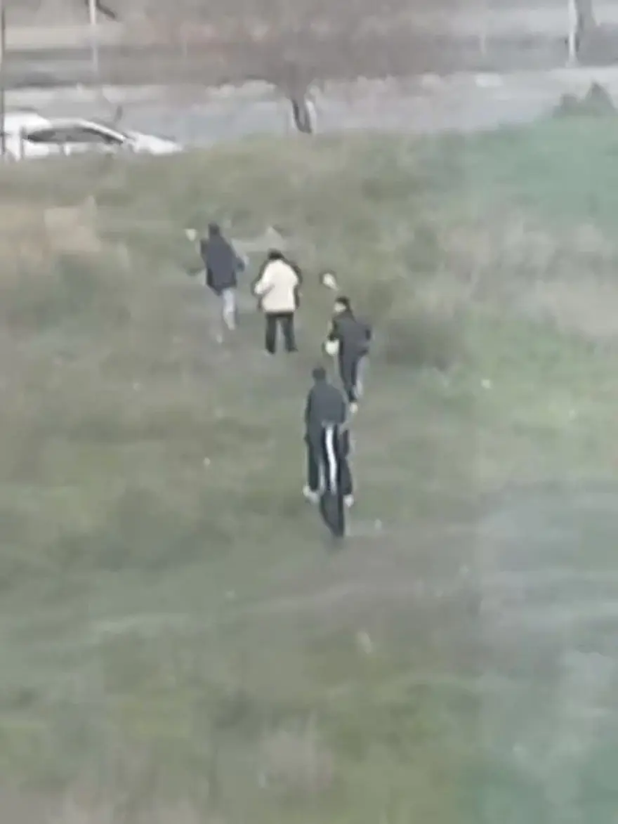 Sultangazi'de çocuklardan tehlikeli oyun! Silahla rastgele ateş açtılar 3