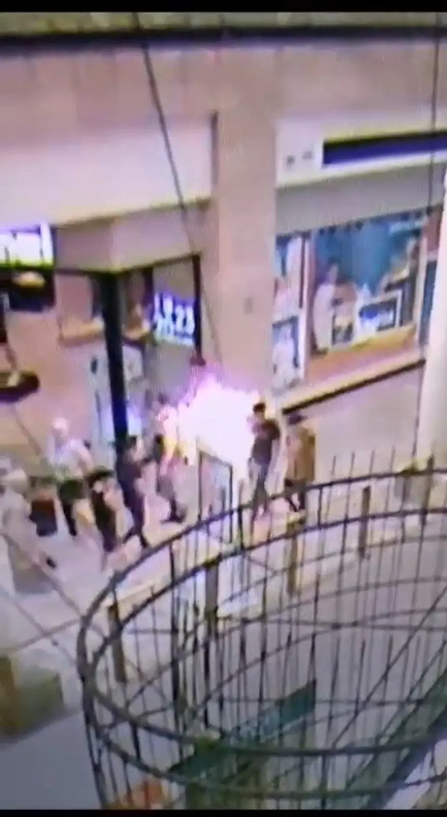 Teröristin çantasındaki patlamanın görüntüsü ortaya çıktı(AVM’de mağazanın içine bırakacaktı) 2