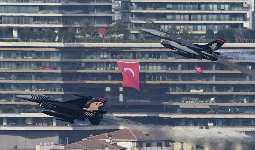 Türk Yıldızları ve SOLOTÜRK 100. yıl için İstanbul semalarında 23