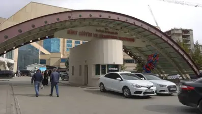 Üzerine tatlı şerbeti dökülen üç yaşındaki çocuk yaralandı