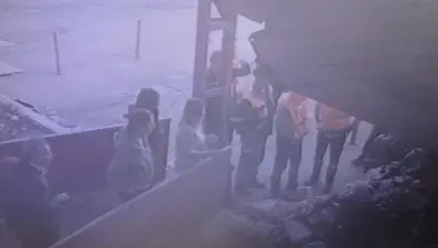 Yanlışlıkla çöpe atılan hatıra kolye 7 ton atığın içinde bulundu