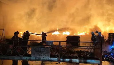 Mersin'de palet fabrikasında yangın