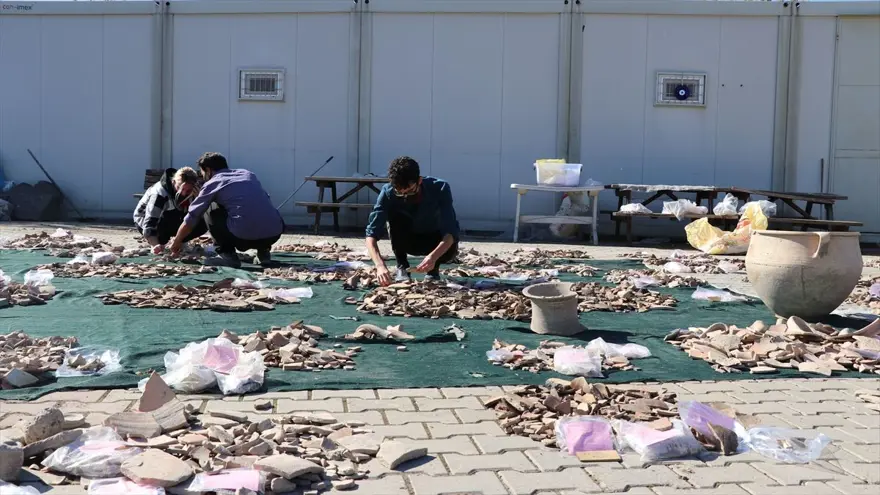 Tatarlı Höyük'te Orta Demir Çağ'a ait depolama alanı bulundu 5 Tatarlı Höyük'te Orta Demir Çağ'a ait depolama alanı bulundu 5