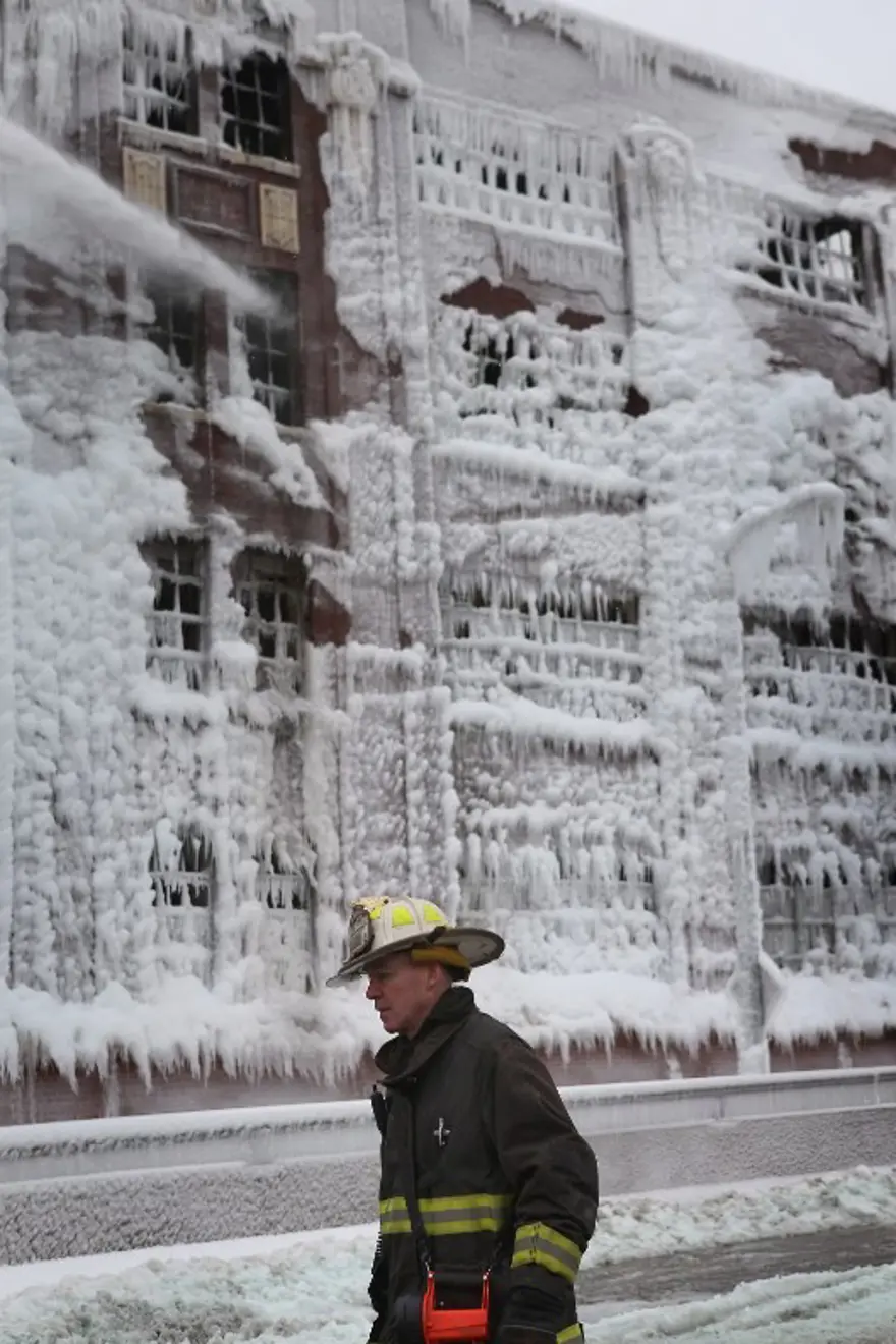 İtfaiyenin buzla mücadelesi 26