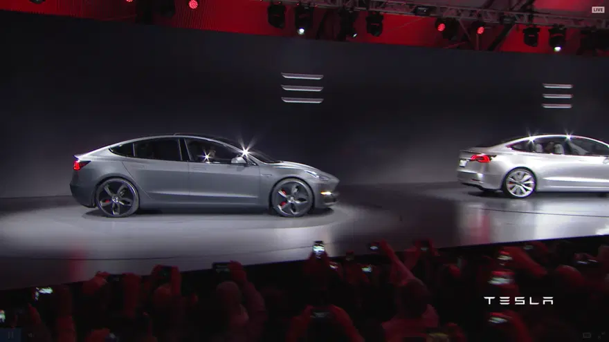 Tesla Model 3 görücüye çıktı 11