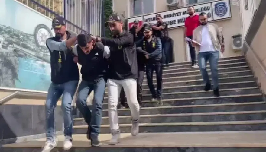 İstanbul’da çiftesoygun: Altınları çuvala doldurupkaçtılar 1 İstanbul’da çiftesoygun: Altınları çuvala doldurupkaçtılar 1