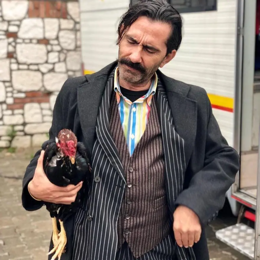 Burak Özçivit'ten yeni imaj: Tatil başlar  (Ünlülerin değişimi) 27