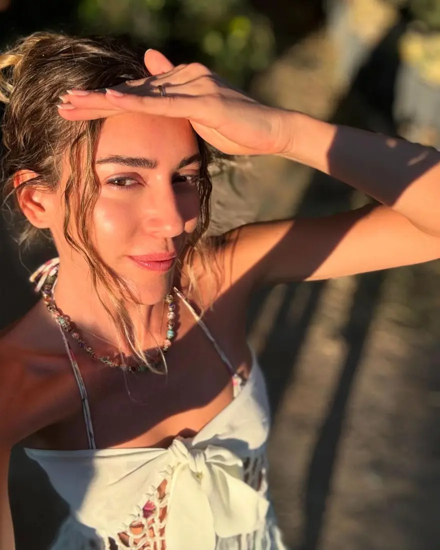 Sinem Kobal'dan yaza veda pozları Sinem Kobal'dan yaza veda pozları