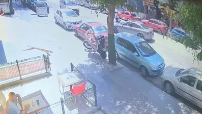 Karşıdan karşıya geçerken araba çarptı