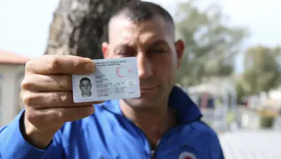 Adı: Fener, soyadı: Bahçe | Doğduğu yıl Fenerbahçe şampiyon olunca babası sarı-lacivertli takımın ismini verdi