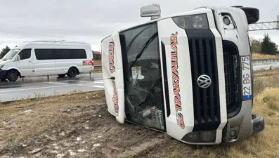 Kırklareli'nde yolcu minibüsü devrildi: Yaralılar var