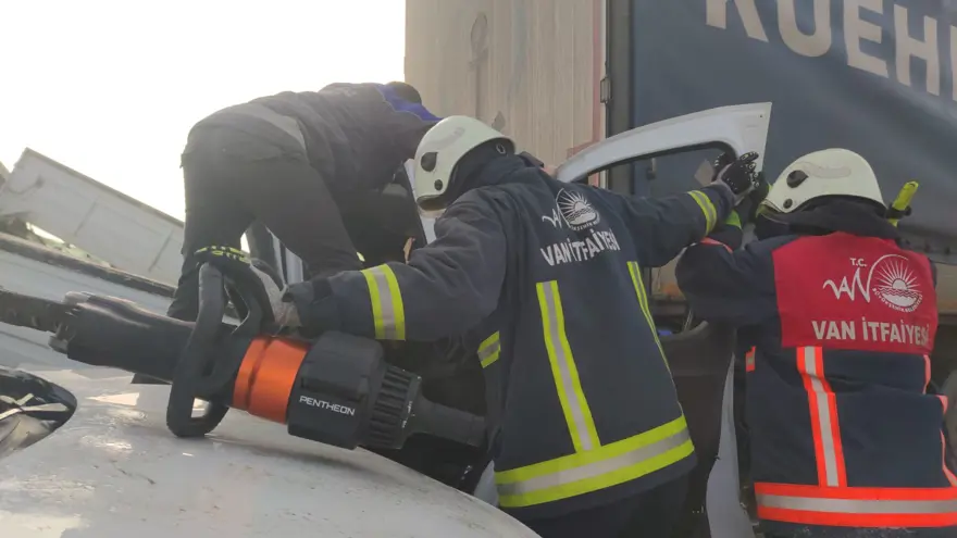 Van'da 30 araçlık zincirleme trafik kazası: 1 ölü, 51 yaralı 6