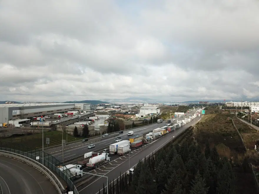 İstanbul yolunda 8 kilometrelik TIR ve kamyon kuyruğu 7