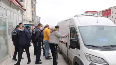 Yola kan sızdıran kamyonetin kapısı açılınca gerçek ortaya çıktı
