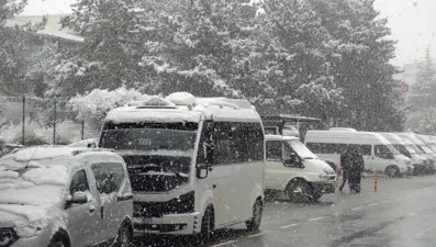 Nisan karı ilçeyi beyaza bürüdü