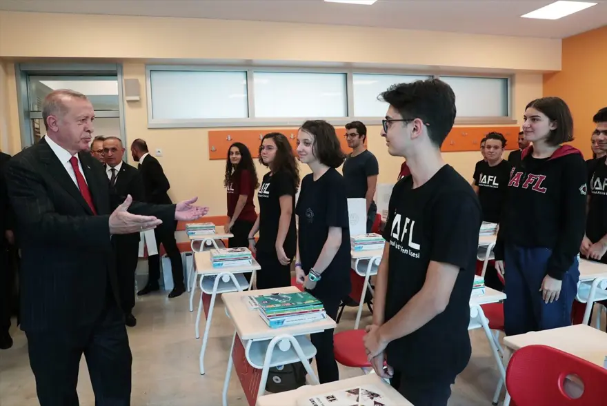 Cumhurbaşkanı Erdoğan: Ders müfredatlarını objektif bir anlayışla yeni baştan hazırladık 11 Cumhurbaşkanı Erdoğan: Ders müfredatlarını objektif bir anlayışla yeni baştan hazırladık 11