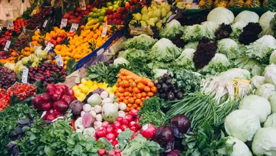 Tarlada kilosu 8 lira, pazarda 45 lira: Sofralara yılın 12 ayı ulaştırılıyor