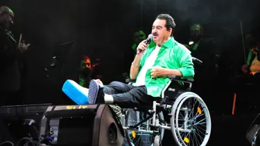 İbrahim Tatlıses'ten Muğla'nın ardından Manisa'da da tekerlekli sandalyeyle konser