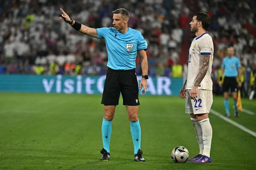 Derbide düdük çalacak Slavko Vincic'in yönettiği maçlar: Milli futbolcuya aldatmaya yönelik hareketten kart göstermişti 4