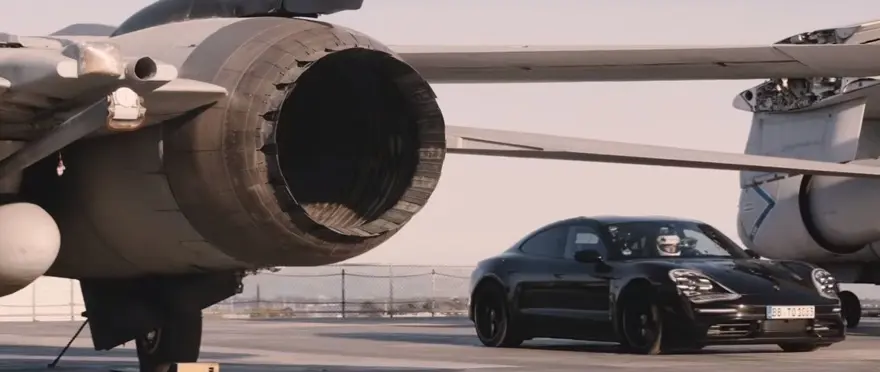 Porsche Taycan'dan uçak gemisinde hız testi 2