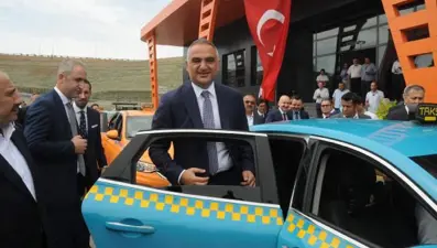 Bakan Ersoy: 2 bin 500 taksiciye 13 dalda davranış ve turizm eğitimi verilecek