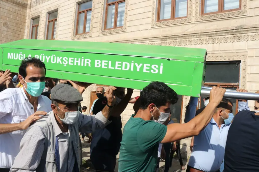 Hüzünlü veda: Pınar Gültekin son yolculuğuna uğurlandı 13
