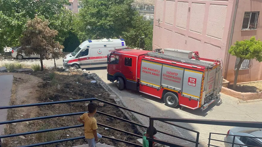 Asansörün halatı koptu, 3'üncü kattan zemine çakıldı (5 kişi yaralandı) Asansörün halatı koptu, 3'üncü kattan zemine çakıldı (5 kişi yaralandı)