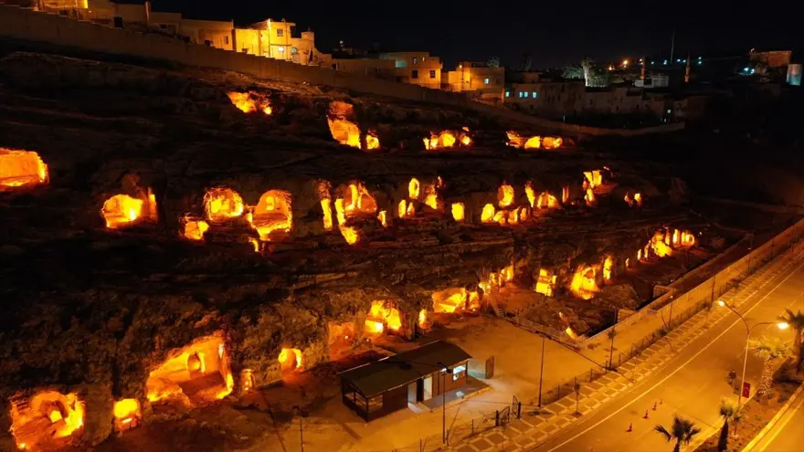 Şanlıurfa'da özel ışıklandırma yapılan tarihi alanlarda kartpostallık görüntüler 9