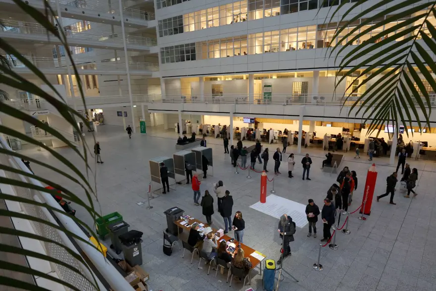 Hollanda'da yabancı düşmanı Wilders kazandı 20