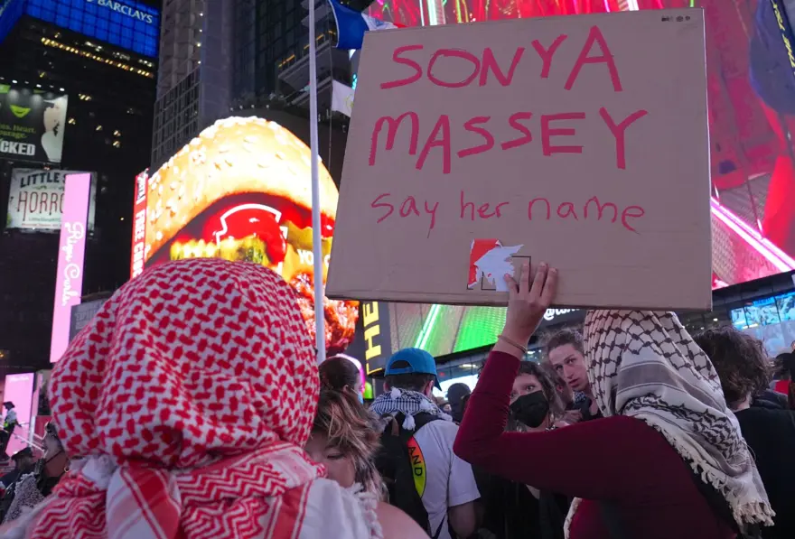 Polis tarafından öldürülen Sonya Massey için adalet! Binlerce kişi New York sokaklarında yürüdü 15