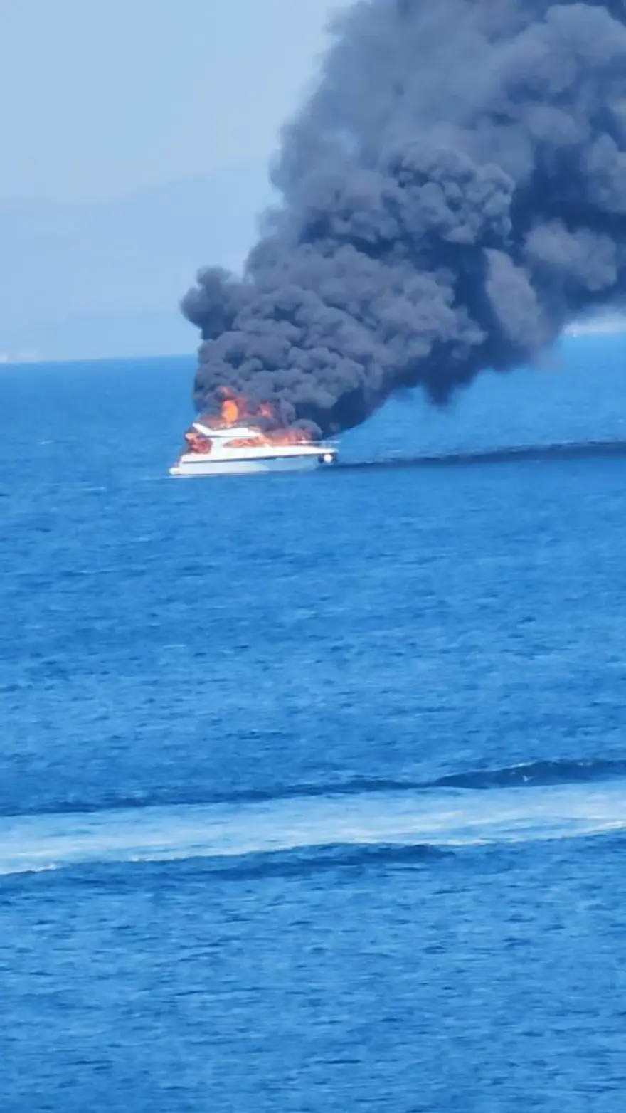 Bodrum açıklarında can pazarı (Tekne alev alev yandı) 5 Bodrum açıklarında can pazarı (Tekne alev alev yandı) 5