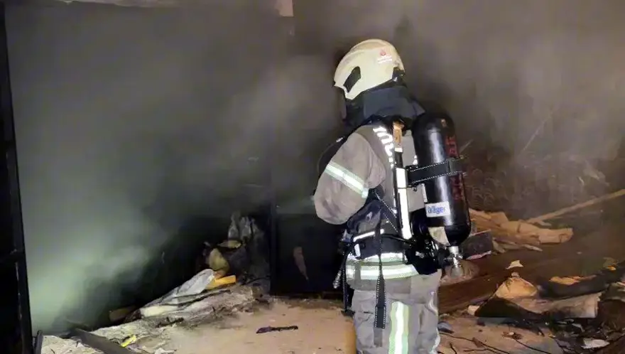 İstanbul'da yatak imalathanesinde yangın 4