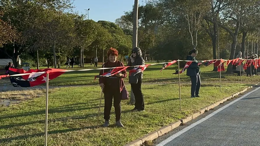 6 buçuk kilometrelik Ata'ya saygı zinciri 10