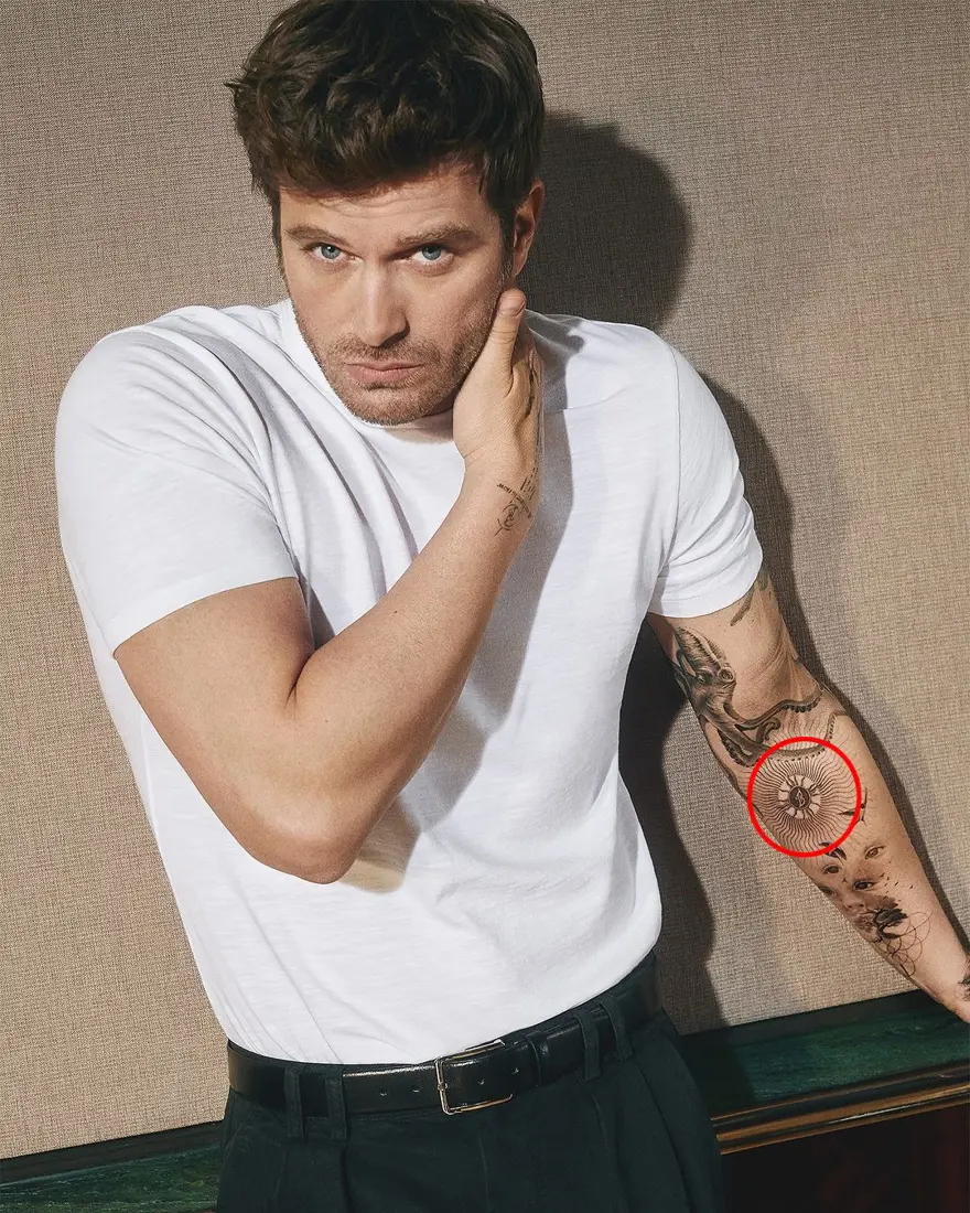 Kıvanç Tatlıtuğ'un dövmesi gündem oldu 3