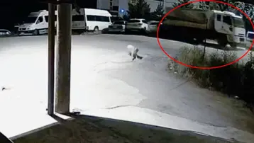 Park halindeyken hareket eden kamyon 5 araca çarptı