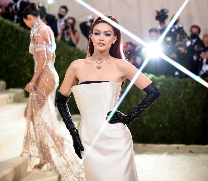 Gigi Hadid defile gelirlerini Ukrayna ve Filistin'e bağışlayacak 
