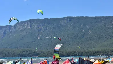 'Deli Mehmet' turizmi ile Akçapınar sahili her yıl 150 bin sörf tutkununa ev sahipliği yapıyor