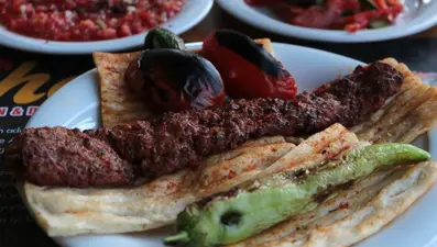 Adanalı kasaplardan kebapçılara fiyat tepkisi: "150 gram kebabın 350 lira olması imkansız"