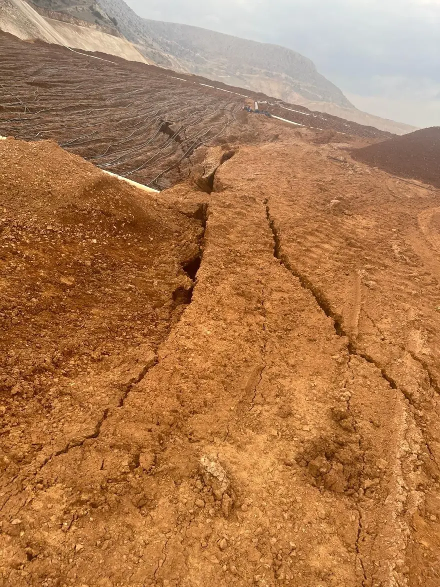 Madenden facia öncesi son fotoğraflar: Çatlaklara rağmen çalışma sürmüş Madenden facia öncesi son fotoğraflar: Çatlaklara rağmen çalışma sürmüş