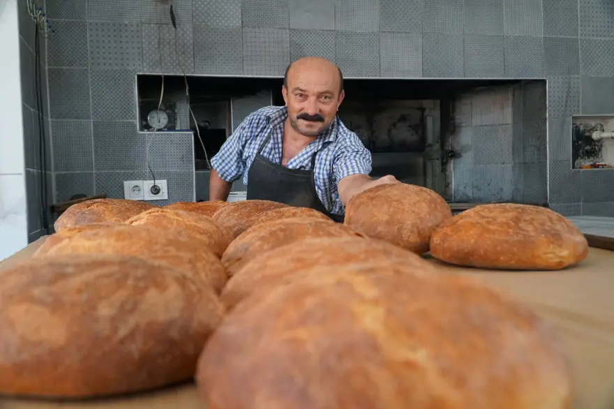 Evinin alt katına açtı: Kendi elleriyle üretip köy ve ilçelere satıyor 2