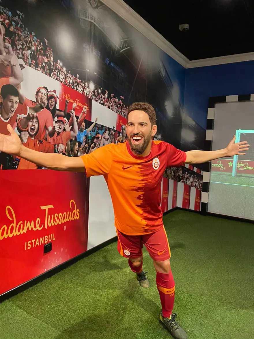 Arda Turan 66 numaralı formasıyla Madame Tussauds'da 